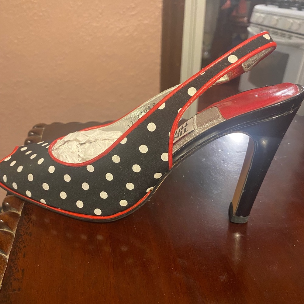 7 1/2 Med Women Polk-a-Dot Summer Heel